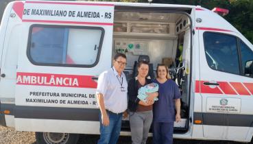 Beb nasce dentro de ambulncia aps equipe parar na comunidade Bom Parto  coincidncia marca momento